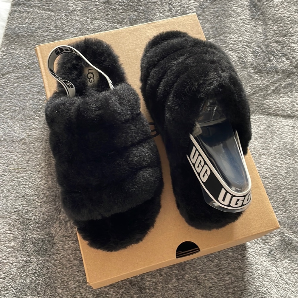 Ugg Slippers - Women’s 7